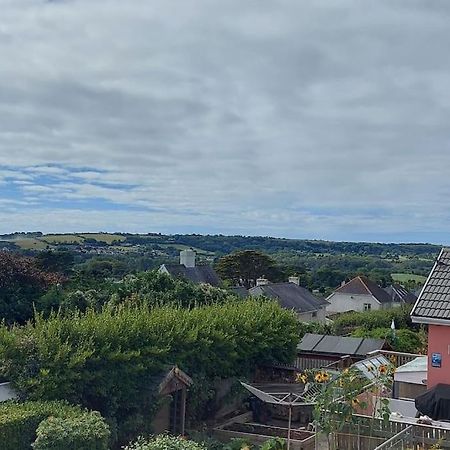 Sea Crest, Beautiful Home In Tenby With Sea Views Zewnętrze zdjęcie