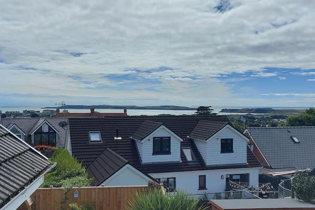 Sea Crest, Beautiful Home In Tenby With Sea Views Zewnętrze zdjęcie