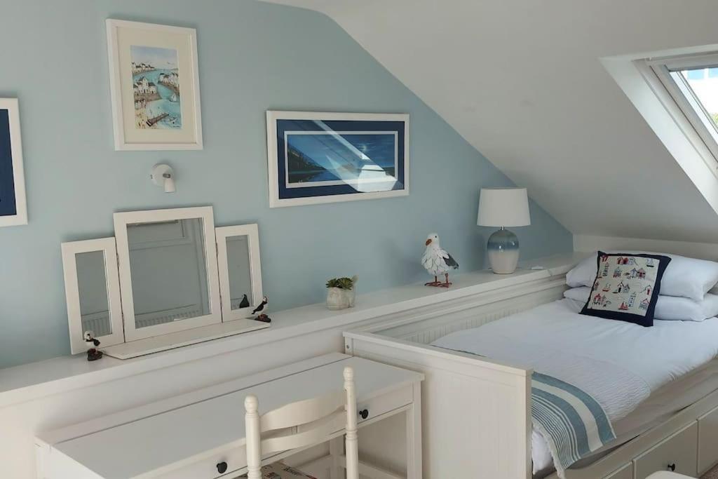 Sea Crest, Beautiful Home In Tenby With Sea Views Zewnętrze zdjęcie