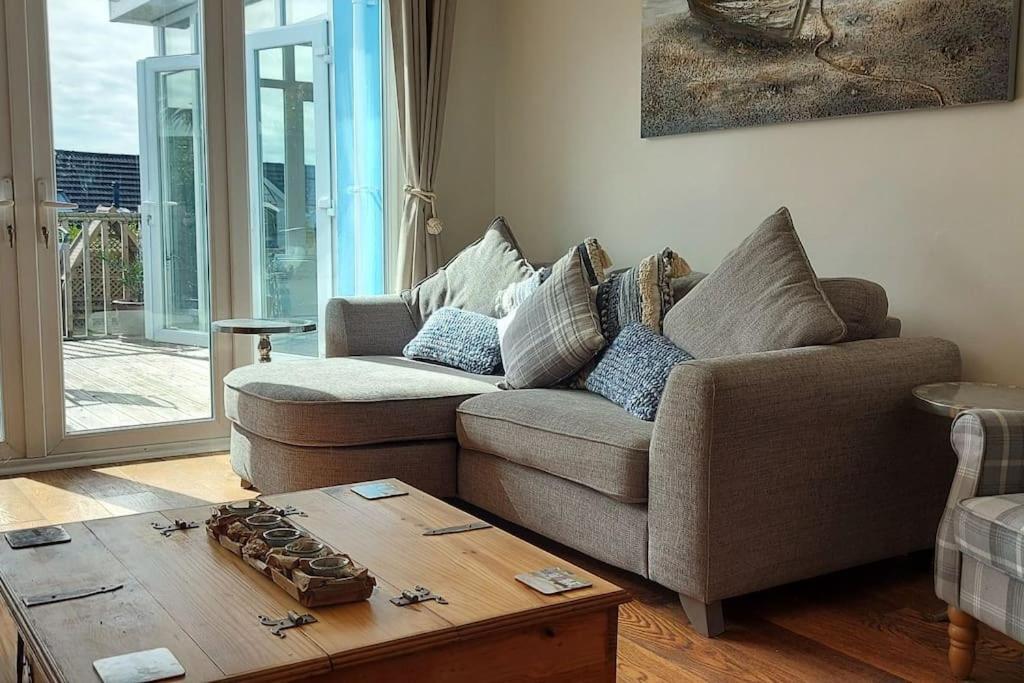 Sea Crest, Beautiful Home In Tenby With Sea Views Zewnętrze zdjęcie