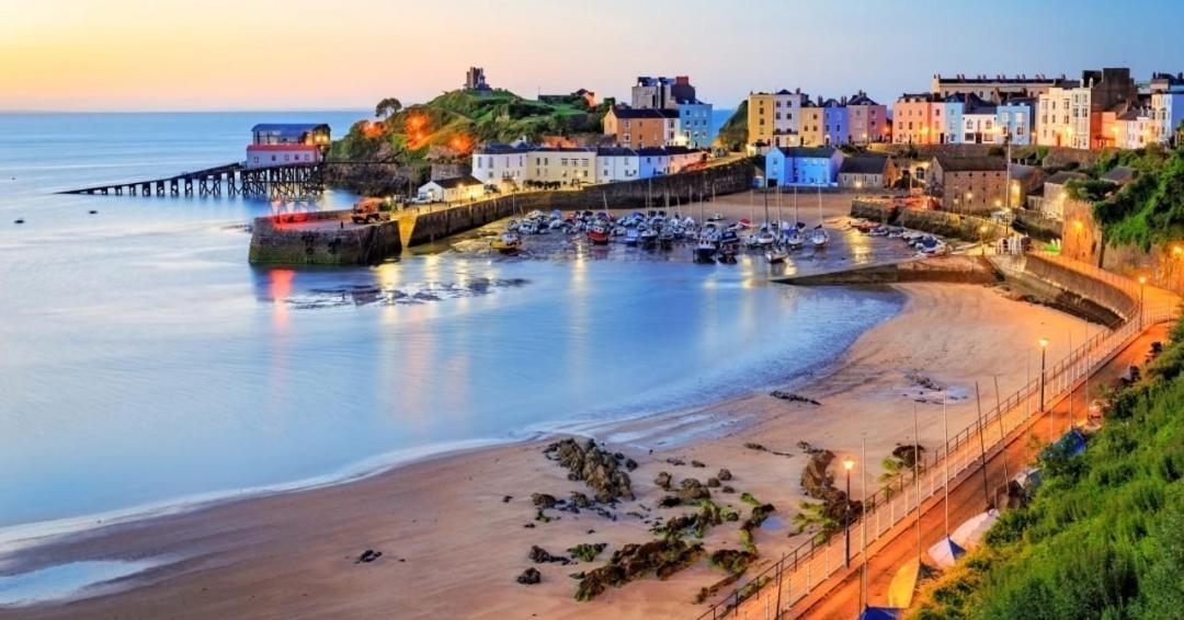 Sea Crest, Beautiful Home In Tenby With Sea Views Zewnętrze zdjęcie
