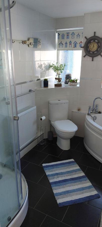 Sea Crest, Beautiful Home In Tenby With Sea Views Zewnętrze zdjęcie